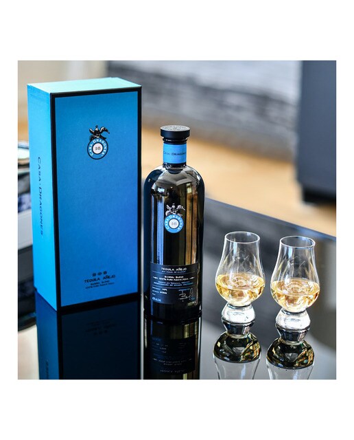 Estuche tequila añejo 100% agave azul Casa Dragones 2