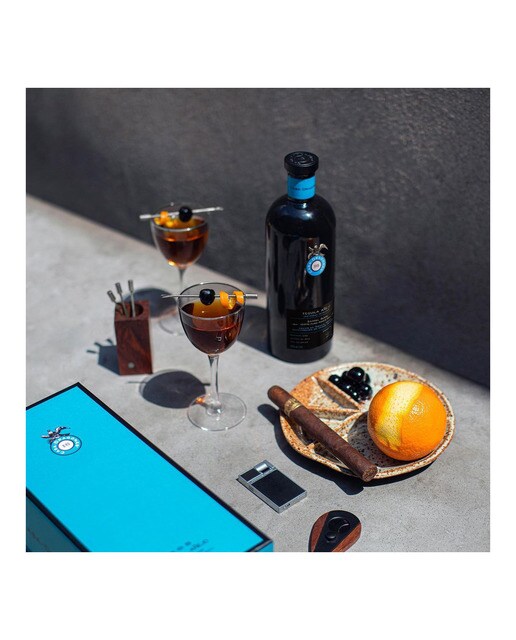 Estuche tequila añejo 100% agave azul Casa Dragones 4