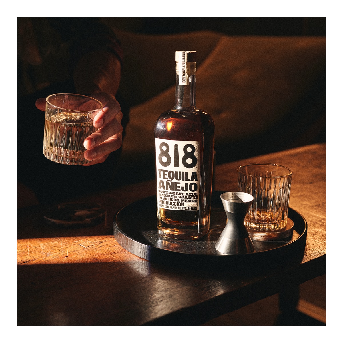 Tequila Añejo agave azul 818 3