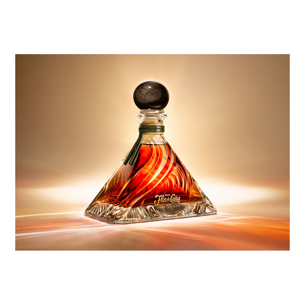 Estuche ron añejo 35 años Flor de Caña 3