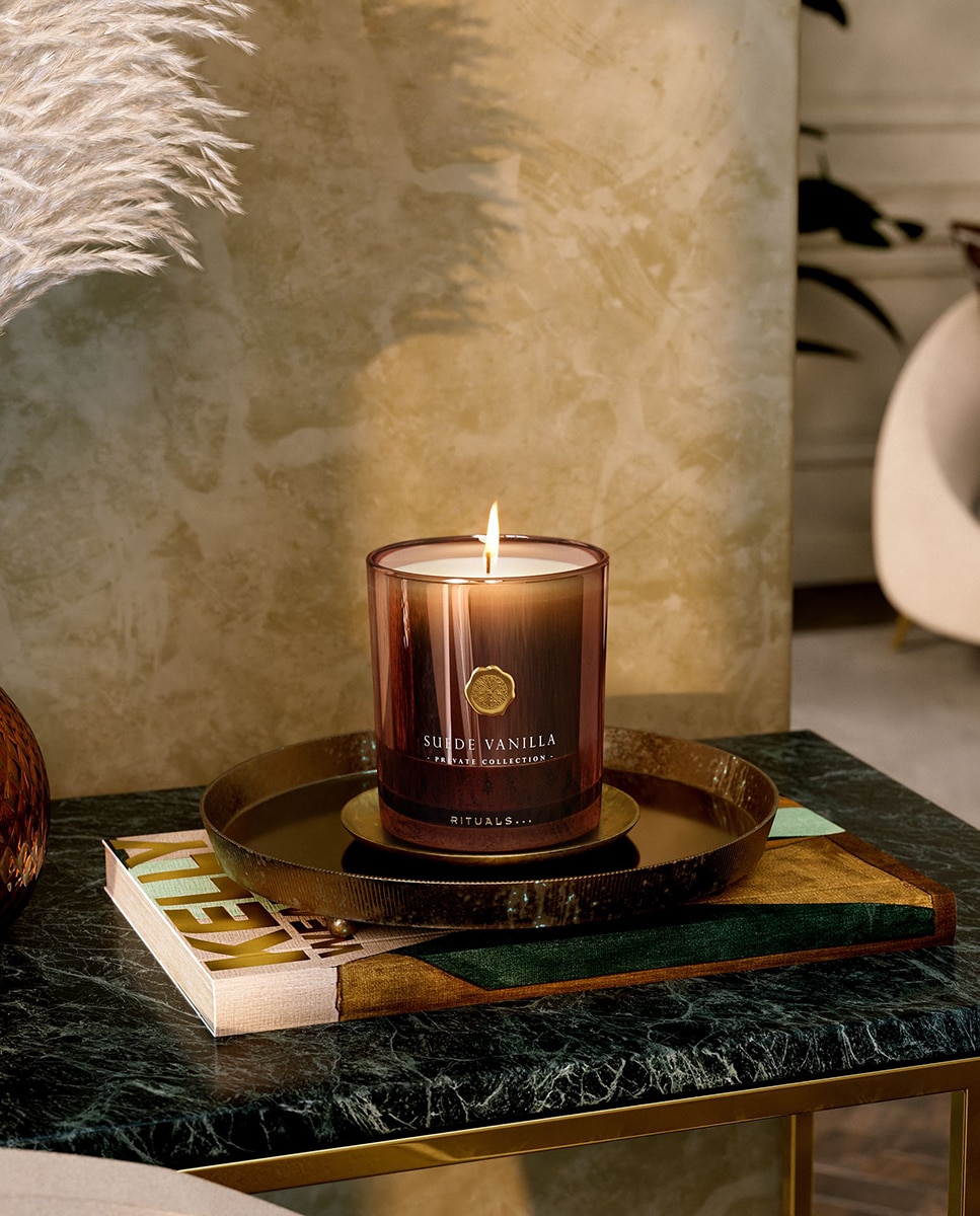 Vela aromática Suede Vanilla Scented Candle Rituals - 360 g 4