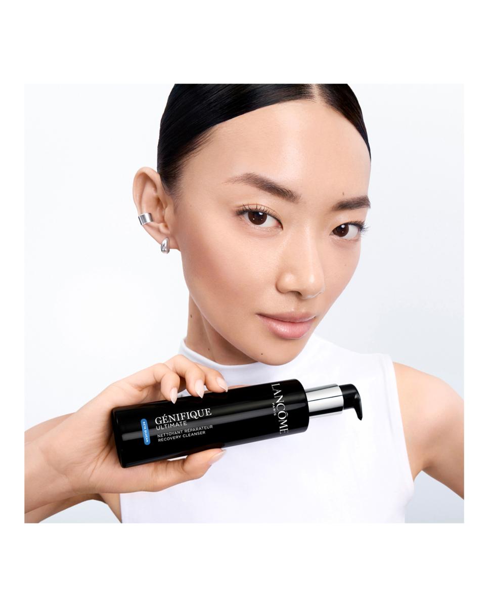 Imagen 3 de Limpiador Facial Reparador  Genifique Ultimate 200 Ml Lancôme