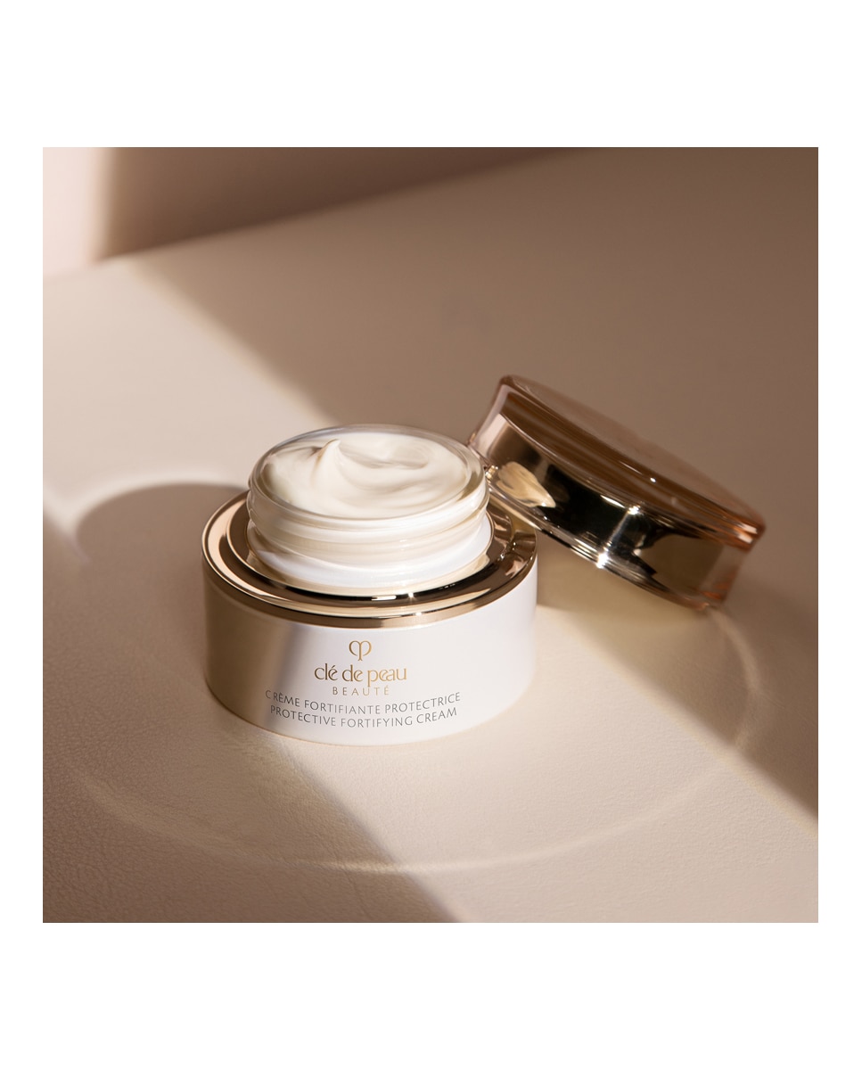 Crema de Día Key Radiance Care Protective Fortifying Cream Clé de Peau Beauté - 50 g 5
