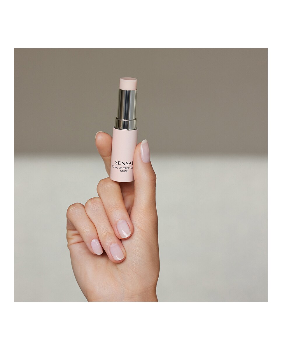 Bálsamo Labial Total Lip Treatment Stick Sensai - 5,2 gr 9