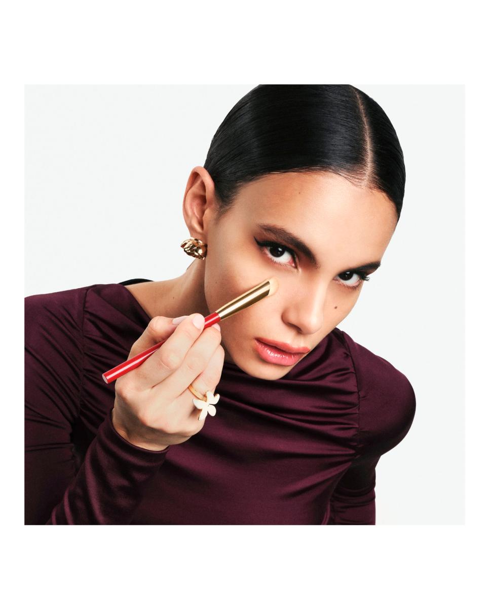 Brocha para Corrector Nude Couture Brightener Bruch Carolina Herrera 4