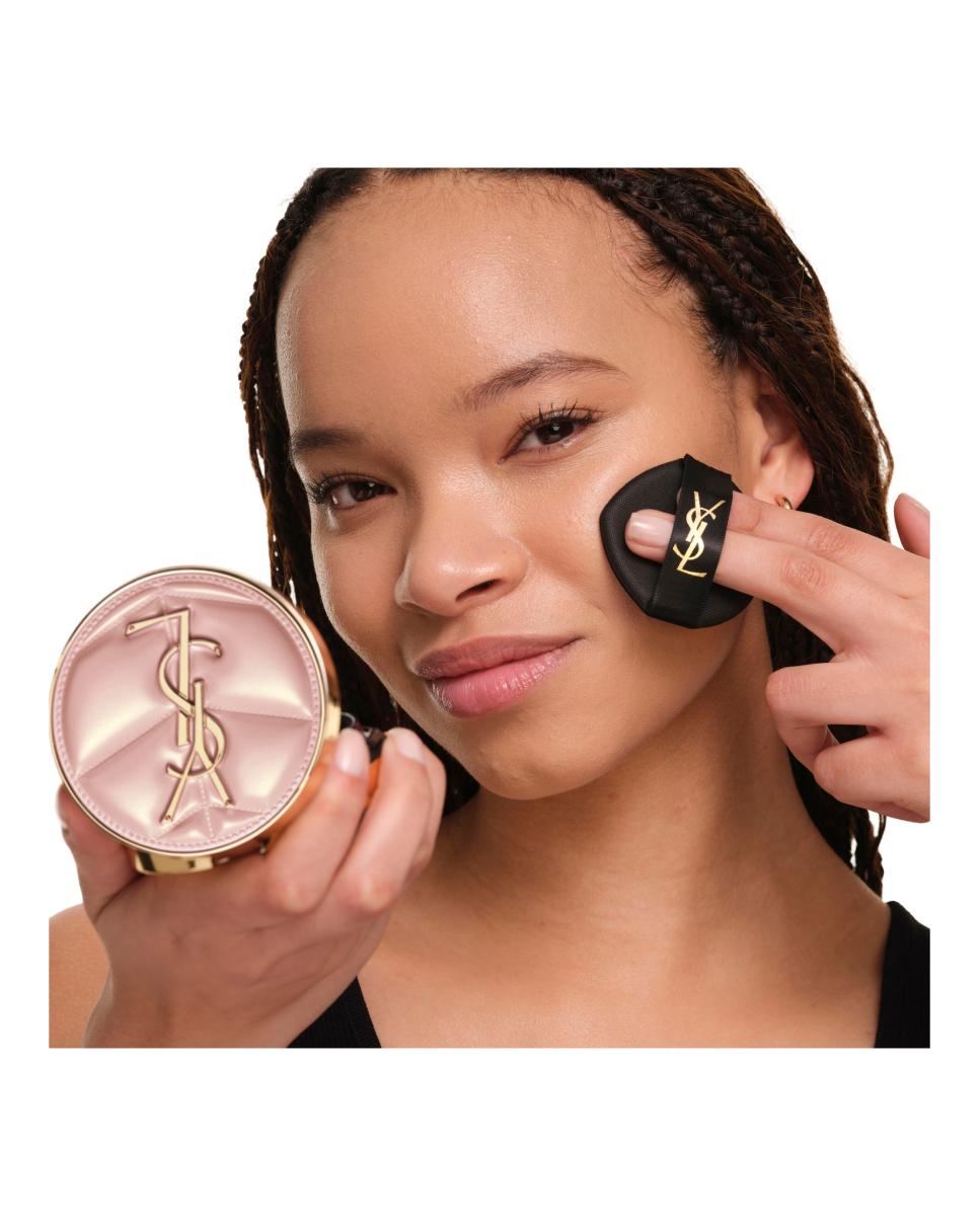 Base de Maquillaje Skin Affair Soft Glow Cushion Foundation 14 G Yves Saint Laurent - MW4 MW4-6