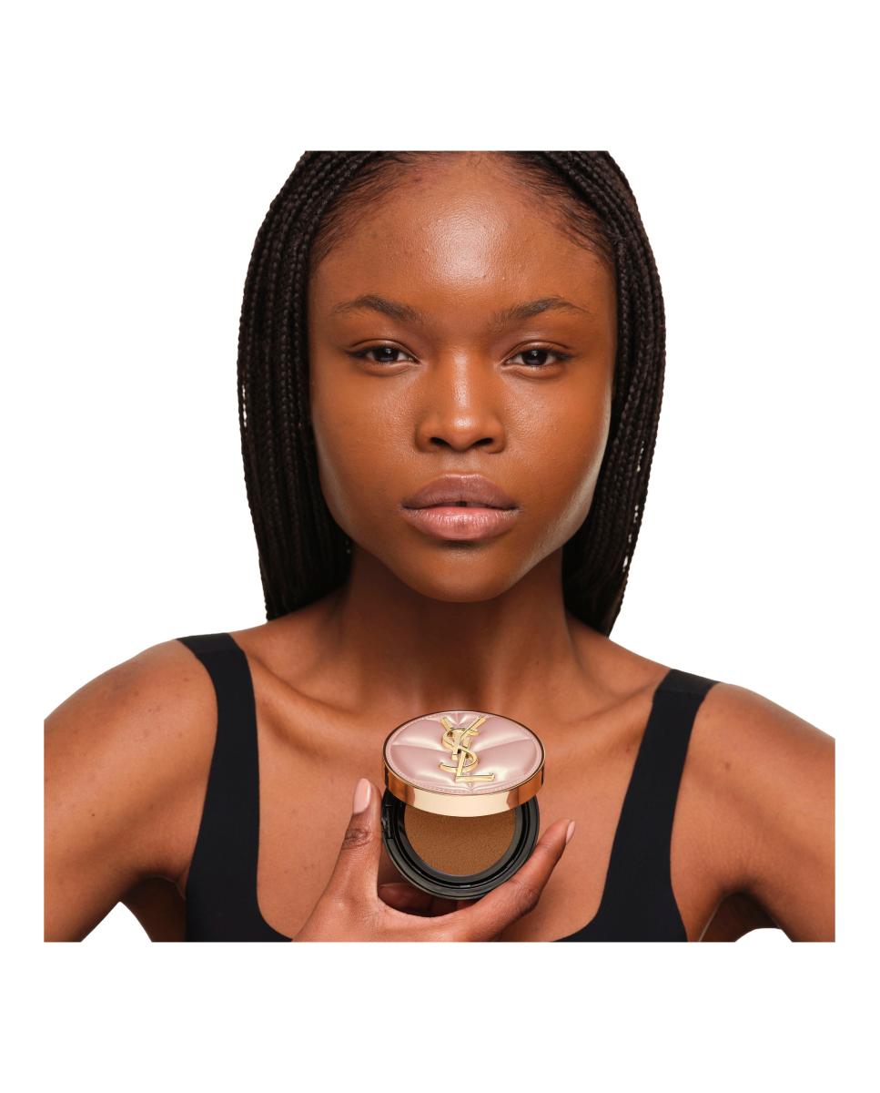 Base de Maquillaje Skin Affair Soft Glow Cushion Foundation 14 G Yves Saint Laurent - LW10 DN2-6