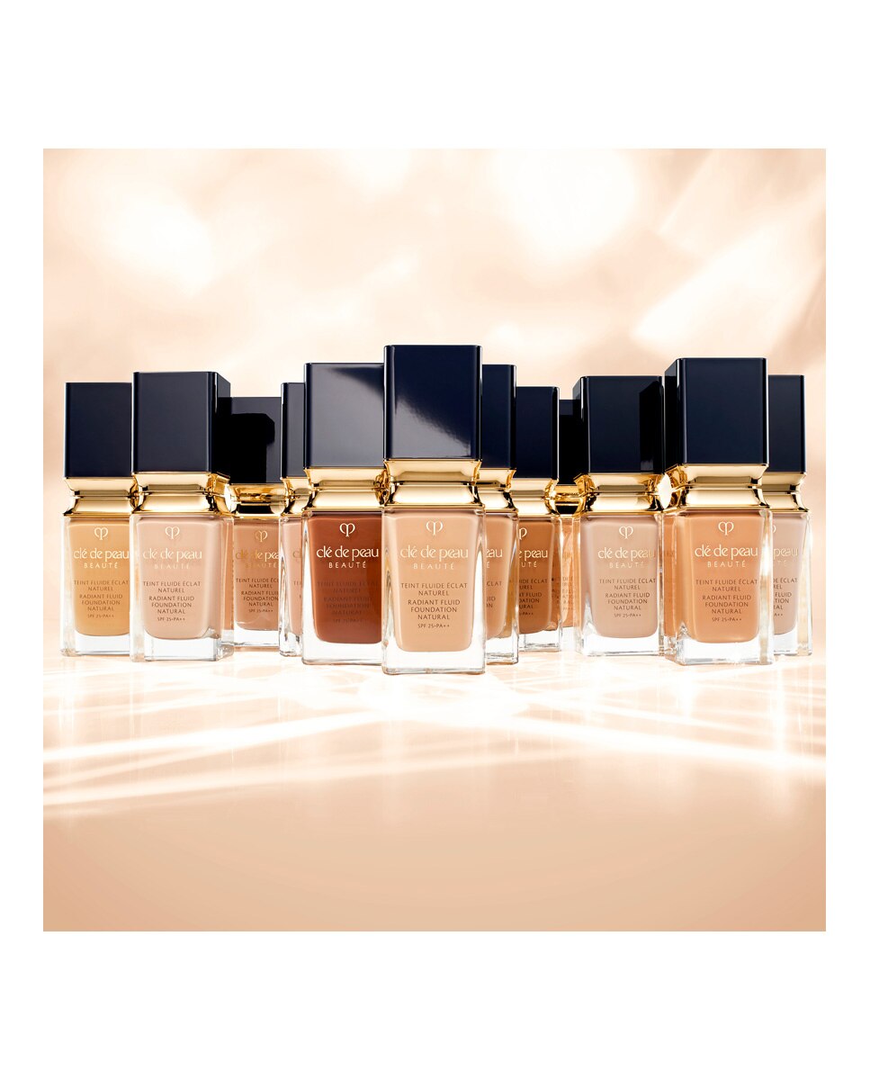 Base de Maquillaje Radiant Fluid Natural Clé de Peau Beauté - B70 35 ml B70-4