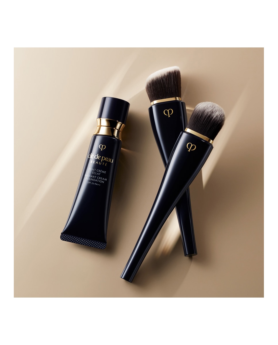 Base de maquillaje Radiant Cream Foundation SPF25.PA++ Clé de Peau Beauté - B50 B50-4