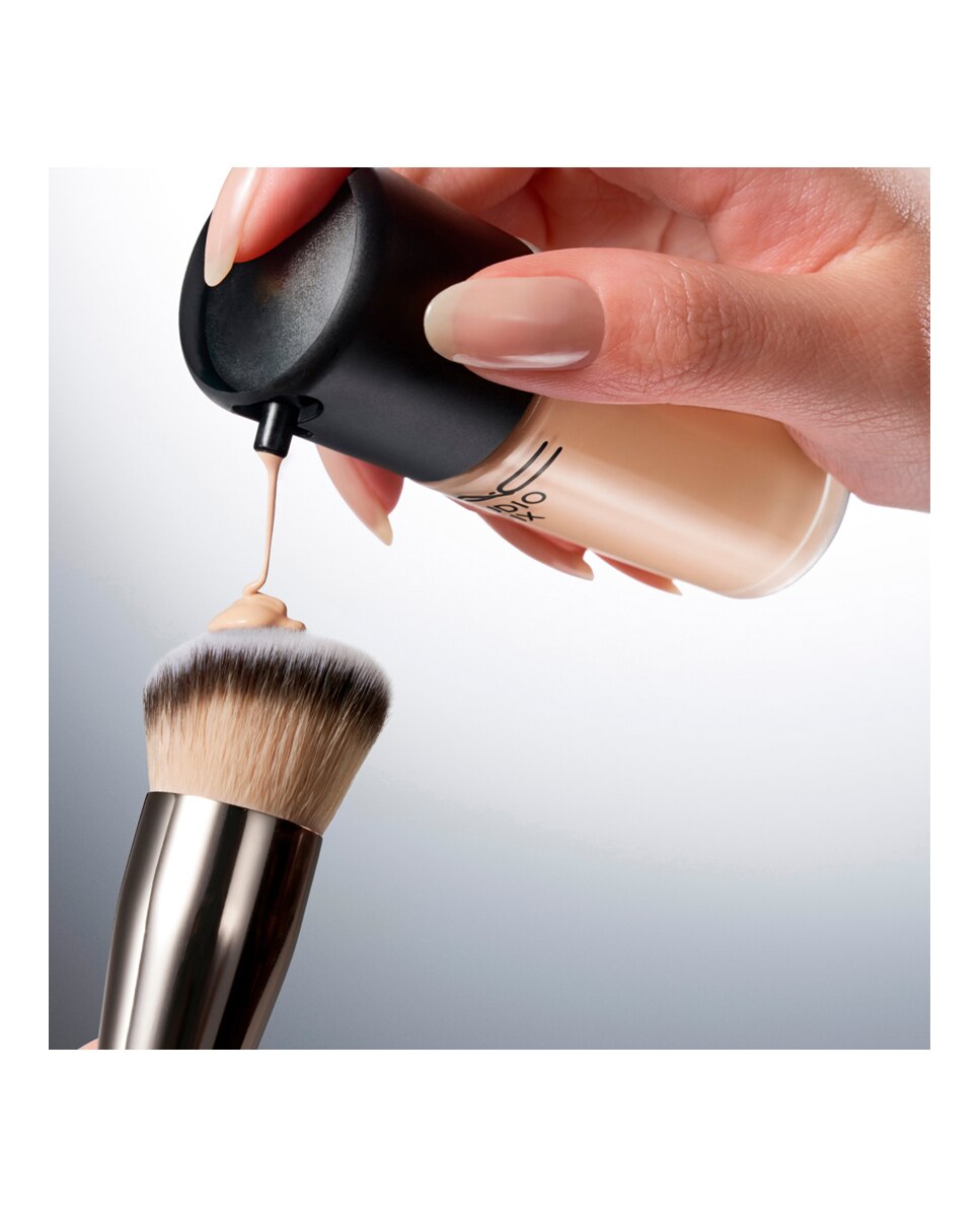 Studio Fix Fluid SPF 15 24HR Matte Foundation + Oil Control Base de Maquillaje - NC25 30 ml NC25-6
