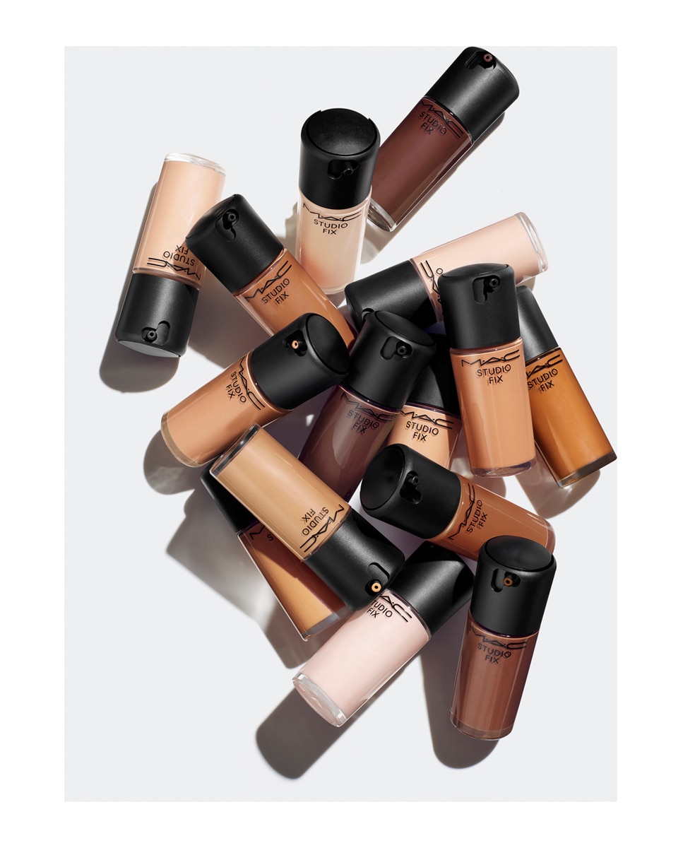 Studio Fix Fluid SPF 15 24HR Matte Foundation + Oil Control Base de Maquillaje - NC25 30 ml NC25-7