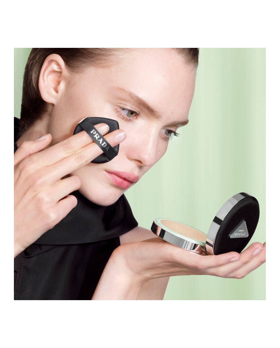 Base de Maquillaje Reveal Mesh Cushion Prada - LC5 FG LN25 FG-7