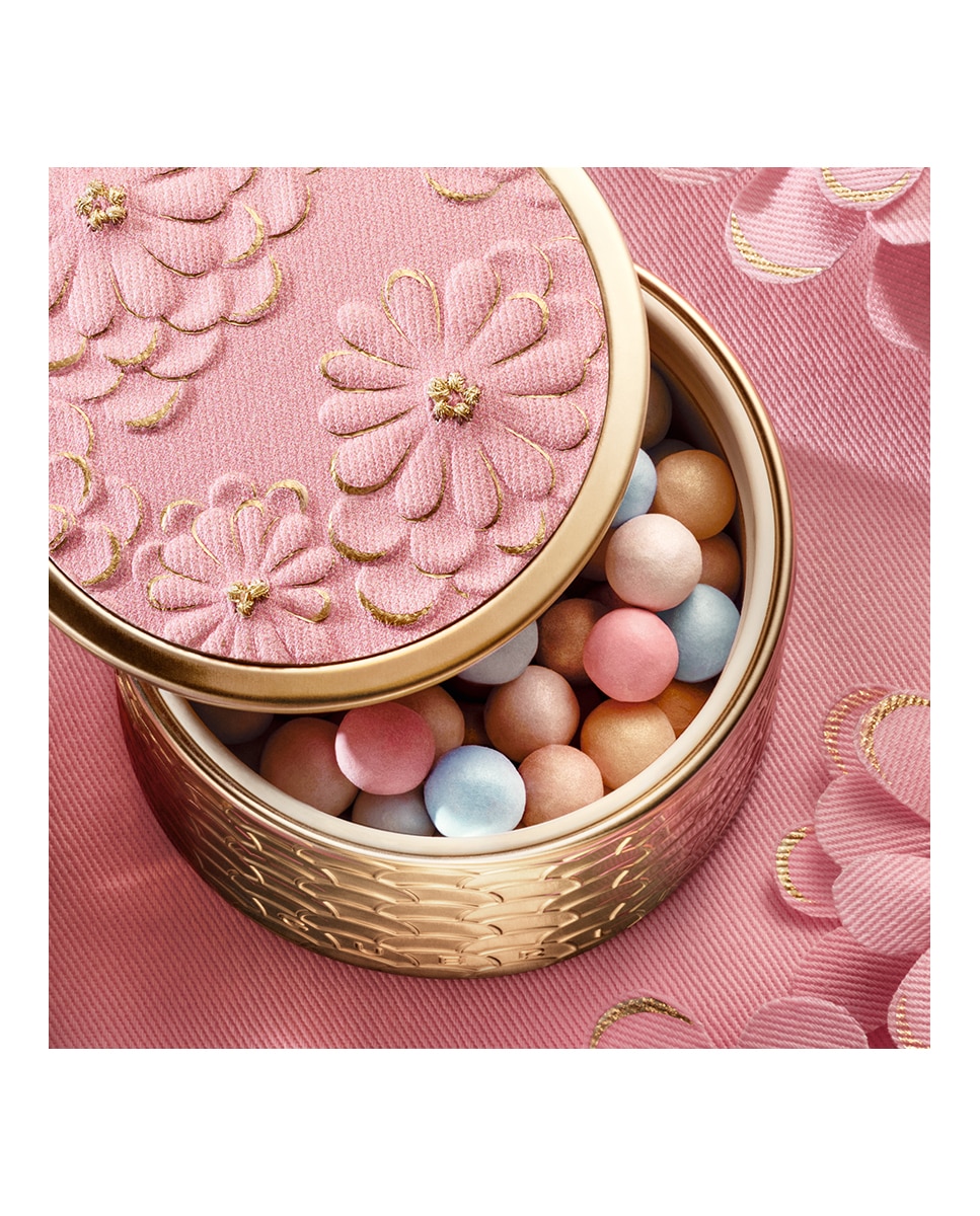 Météorites Blooming Glow Perlas de polvos reveladoras de la luz Guerlain 5