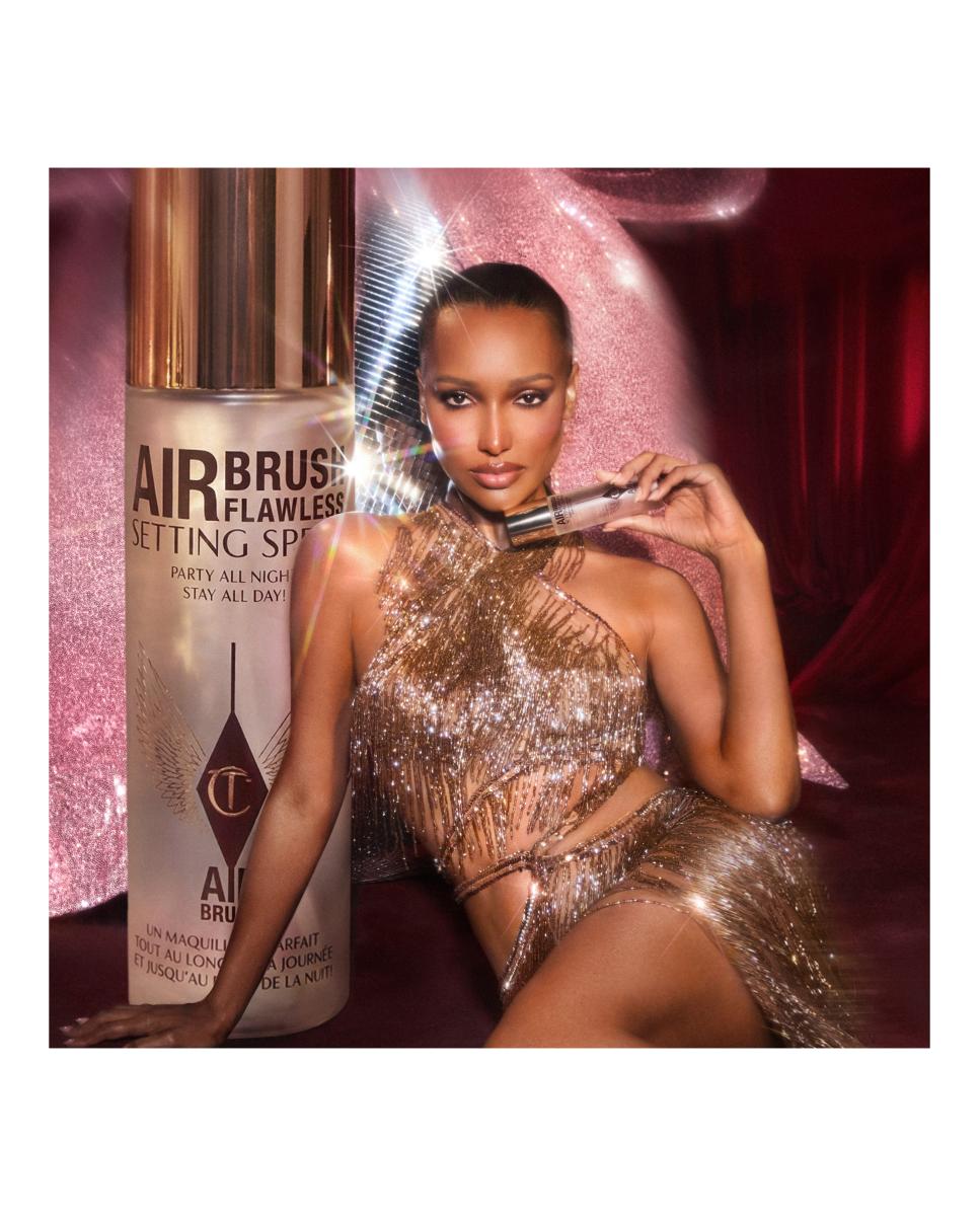 Estuche de Regalo Airbrush Flawless Mini Setting Spray de Charlotte Tilbury 3
