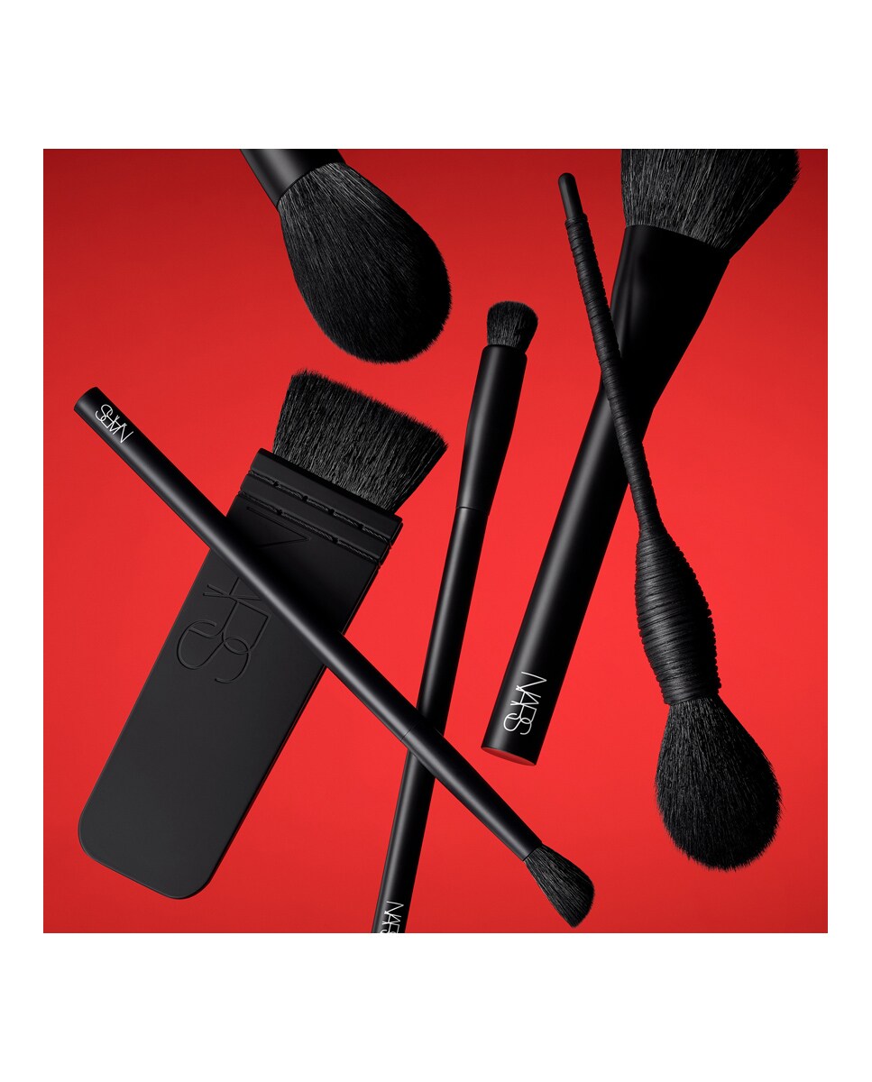 Brocha para aplicar con precisión sombras de ojos Precision Blending Brush 23 Nars 2