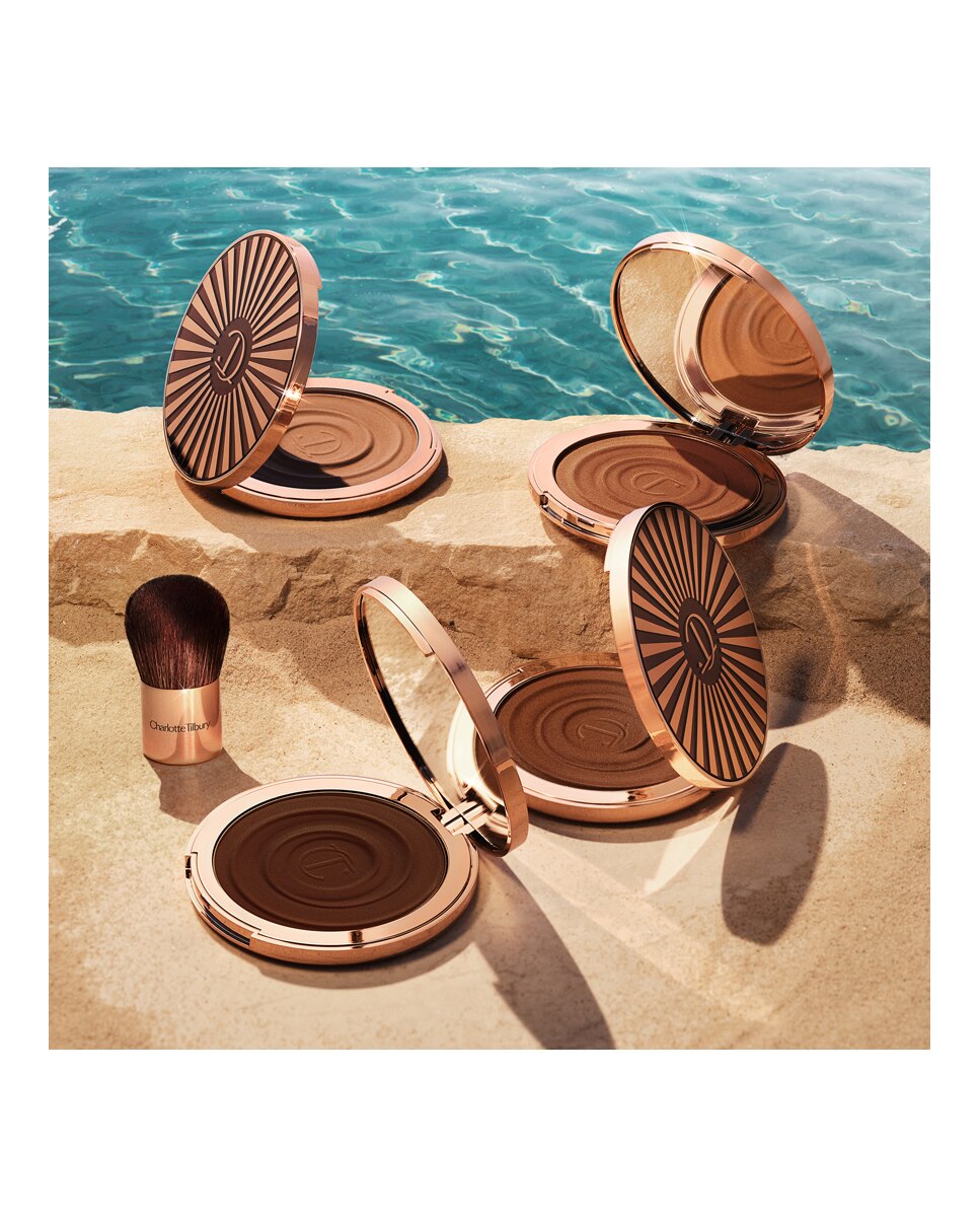 Brocha Beautiful Skin Bronzer Brush Global Charlotte Tilbury 2