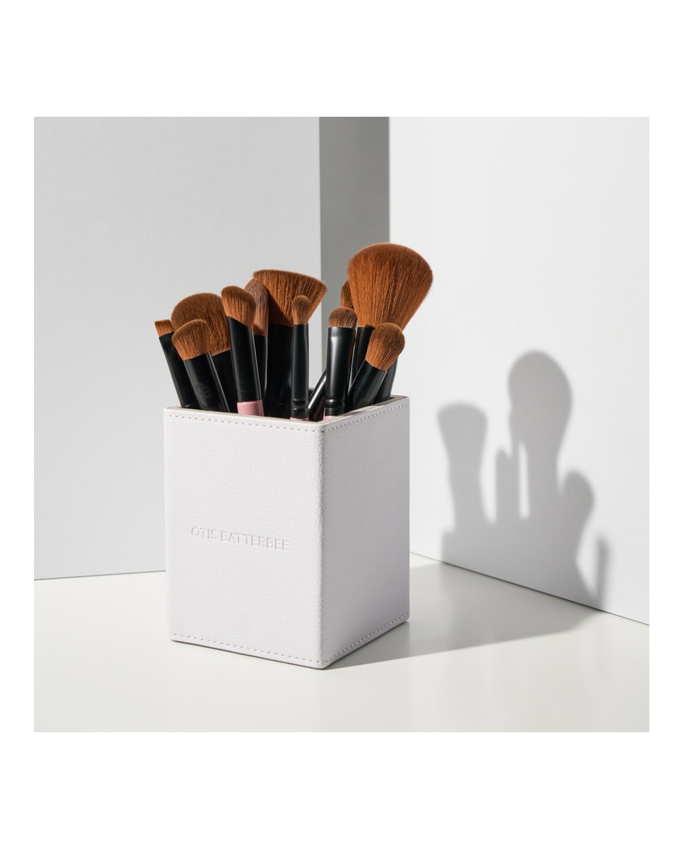 Estuche Regalo Brochas Maquillaje Otis Batterbee 3