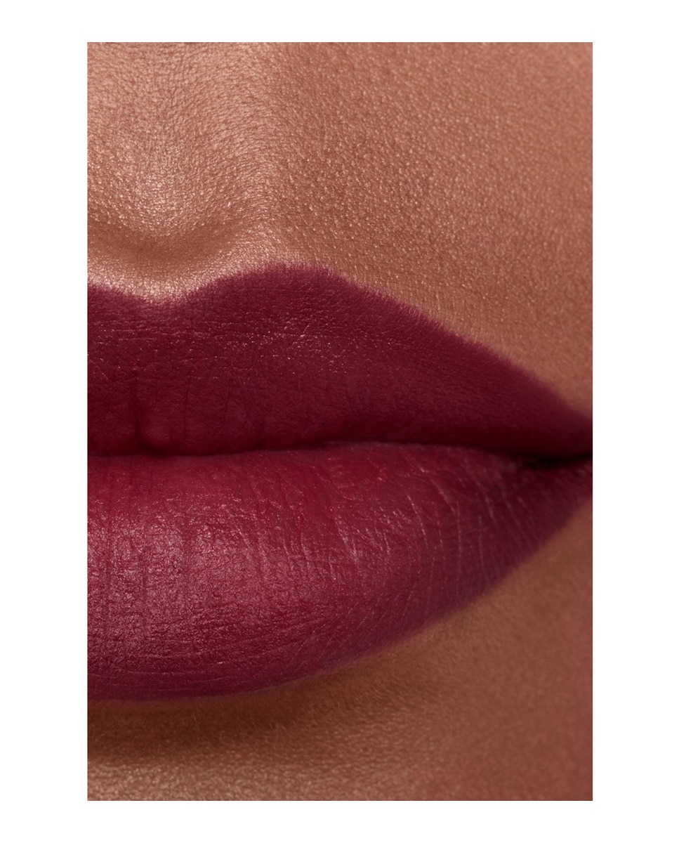 Imagen 5 de Rouge Allure Velvet La Barra De Labios Aterciopelada Luminosa - CIRUELA 3,5 g CIRUELA