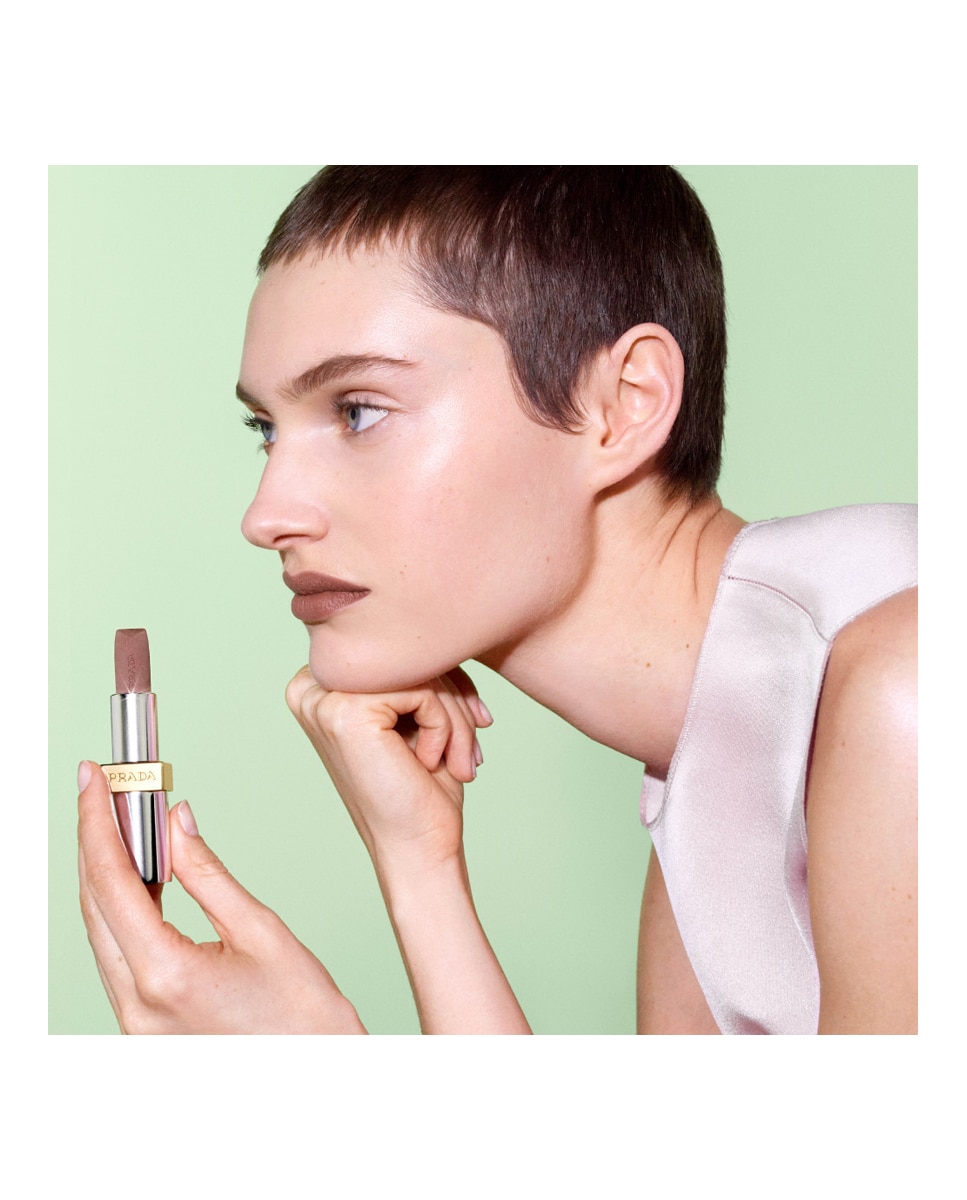 Barra de Labios Ligera Larga Duración Monochrome Hyper Matte Prada Beauty - P57 - Ultraviolet B01 ARGILE-5