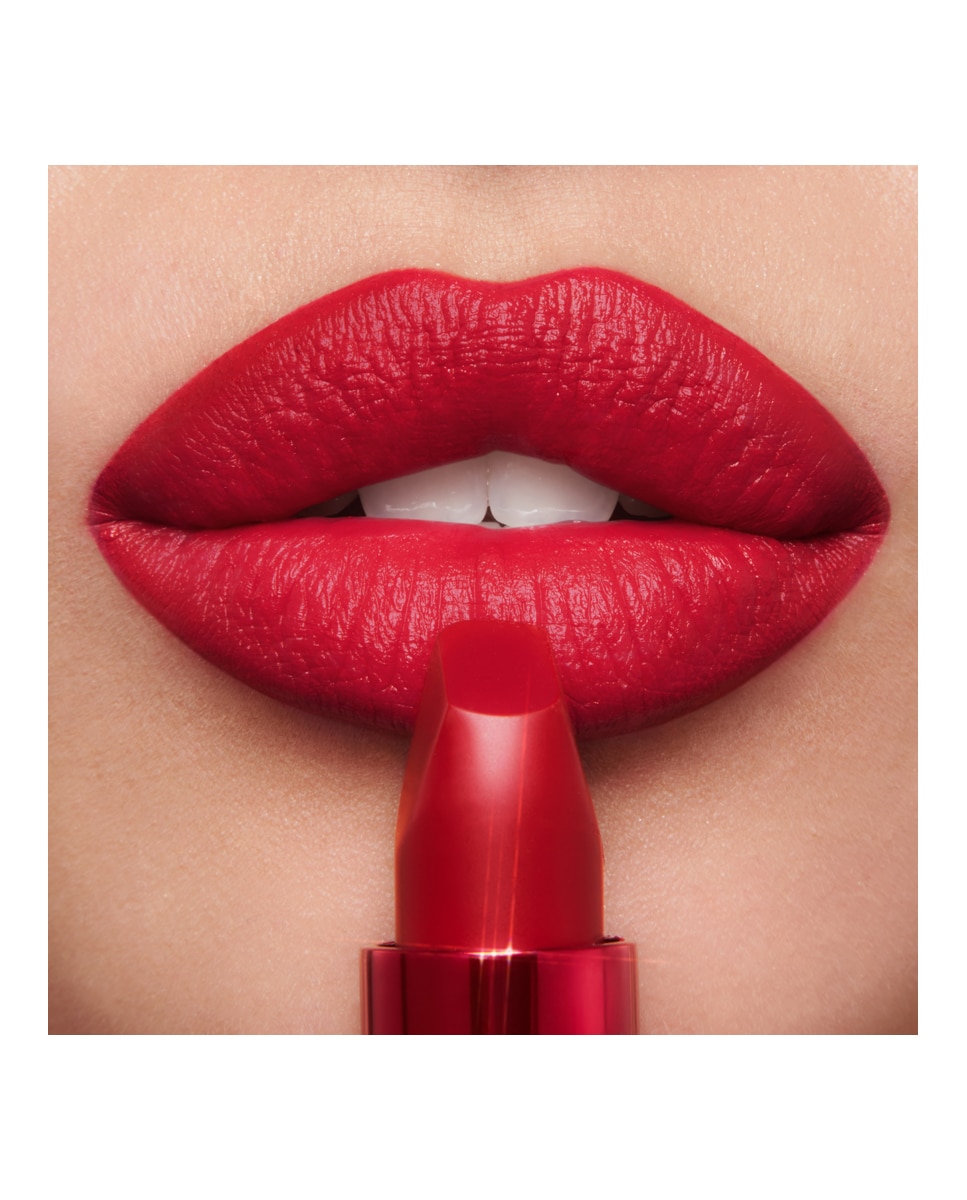 Imagen 3 de Barra de labios Matte Revolution Charlotte Tilbury - HOLLYWOOD VIXEN HOLLYWOOD VIXEN