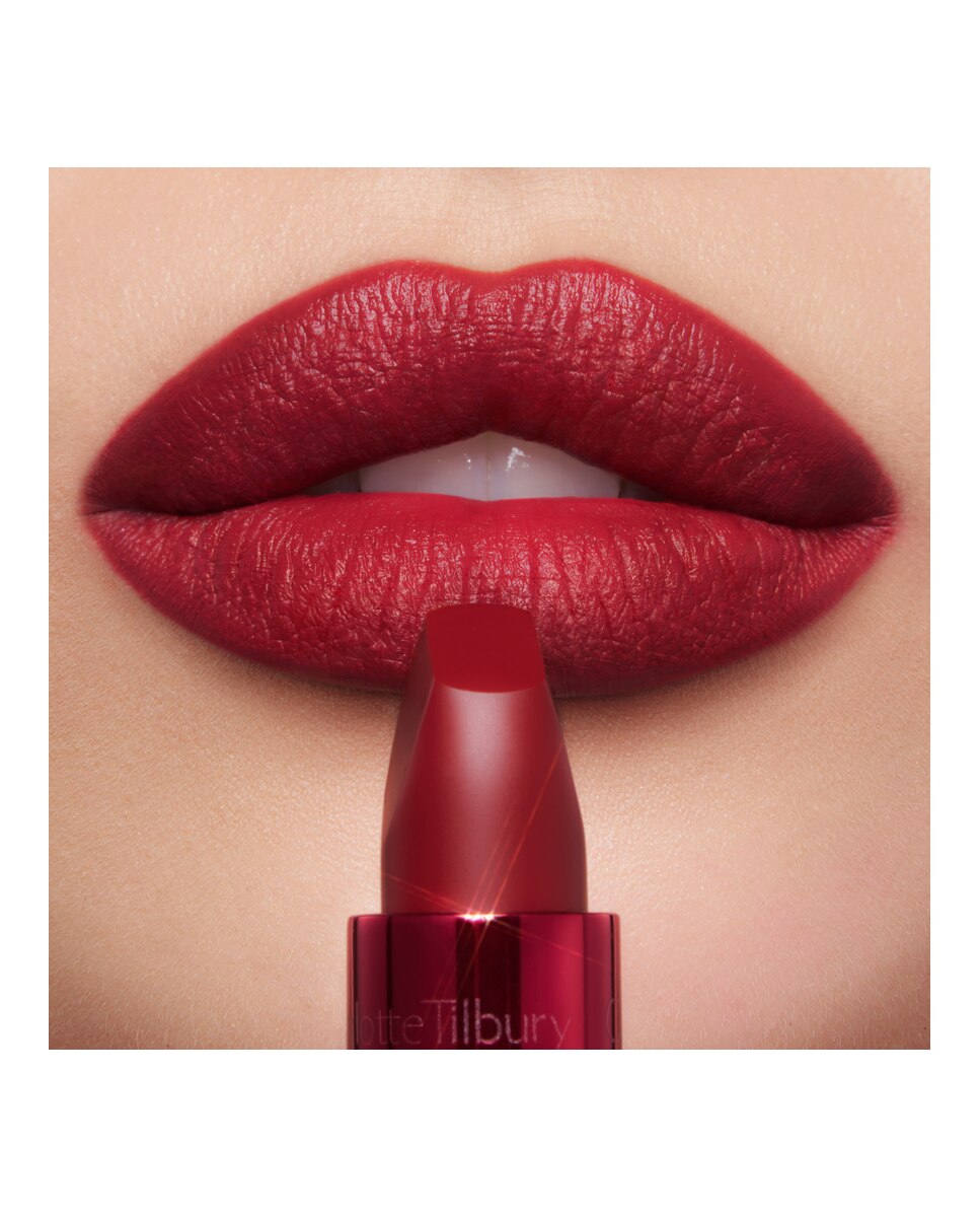 Barra de labios Matte Revolution Charlotte Tilbury - CINEMATIC RED CINEMATIC RED-2