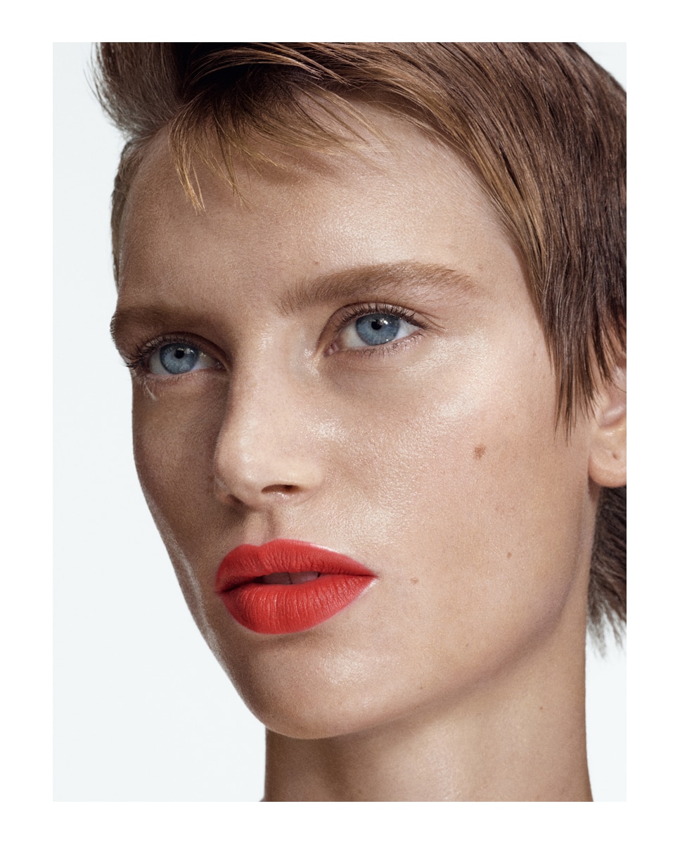 Imagen 4 de Barra de labios líquida Lipstick Mate Byredo - Matte Red Coma 250 Matte Red Coma 250