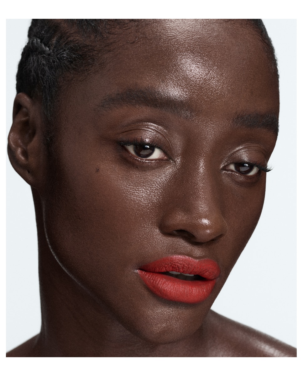 Imagen 6 de Barra de labios líquida Lipstick Mate Byredo - Matte Red Coma 250 Matte Red Coma 250