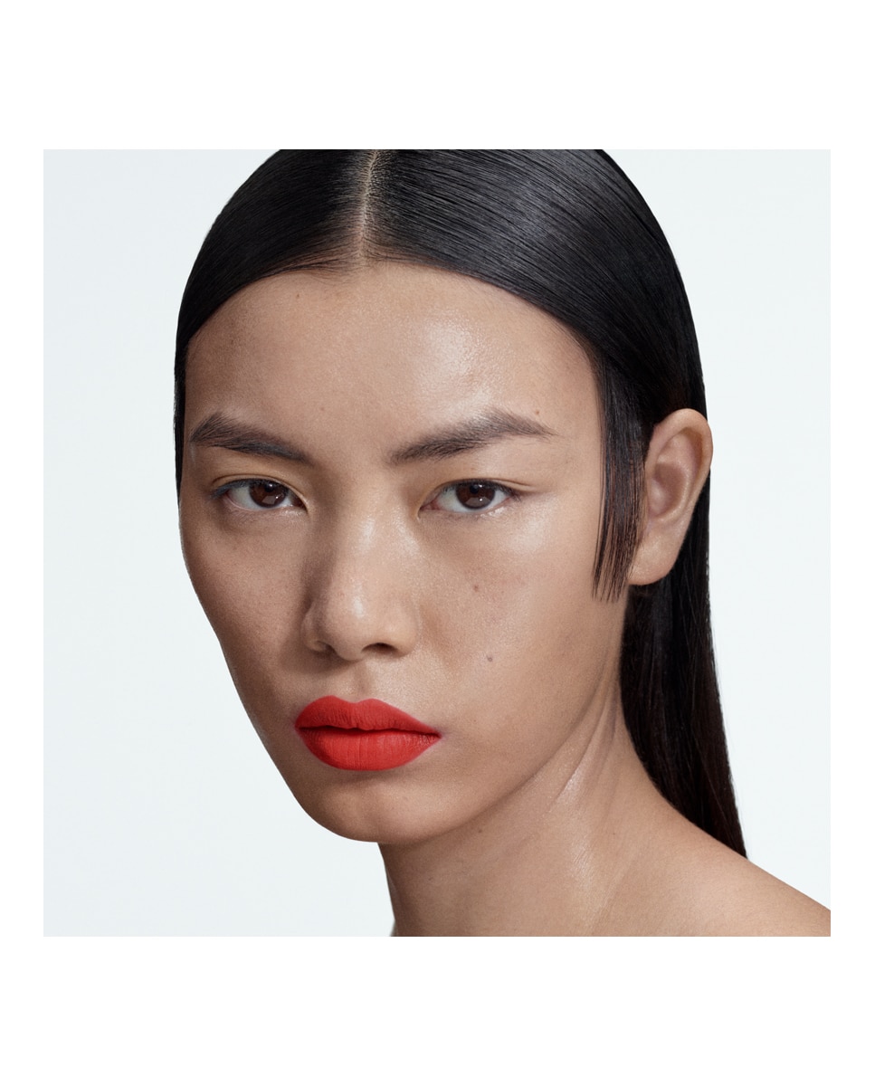 Imagen 7 de Barra de labios líquida Lipstick Mate Byredo - Matte Red Coma 250 Matte Red Coma 250