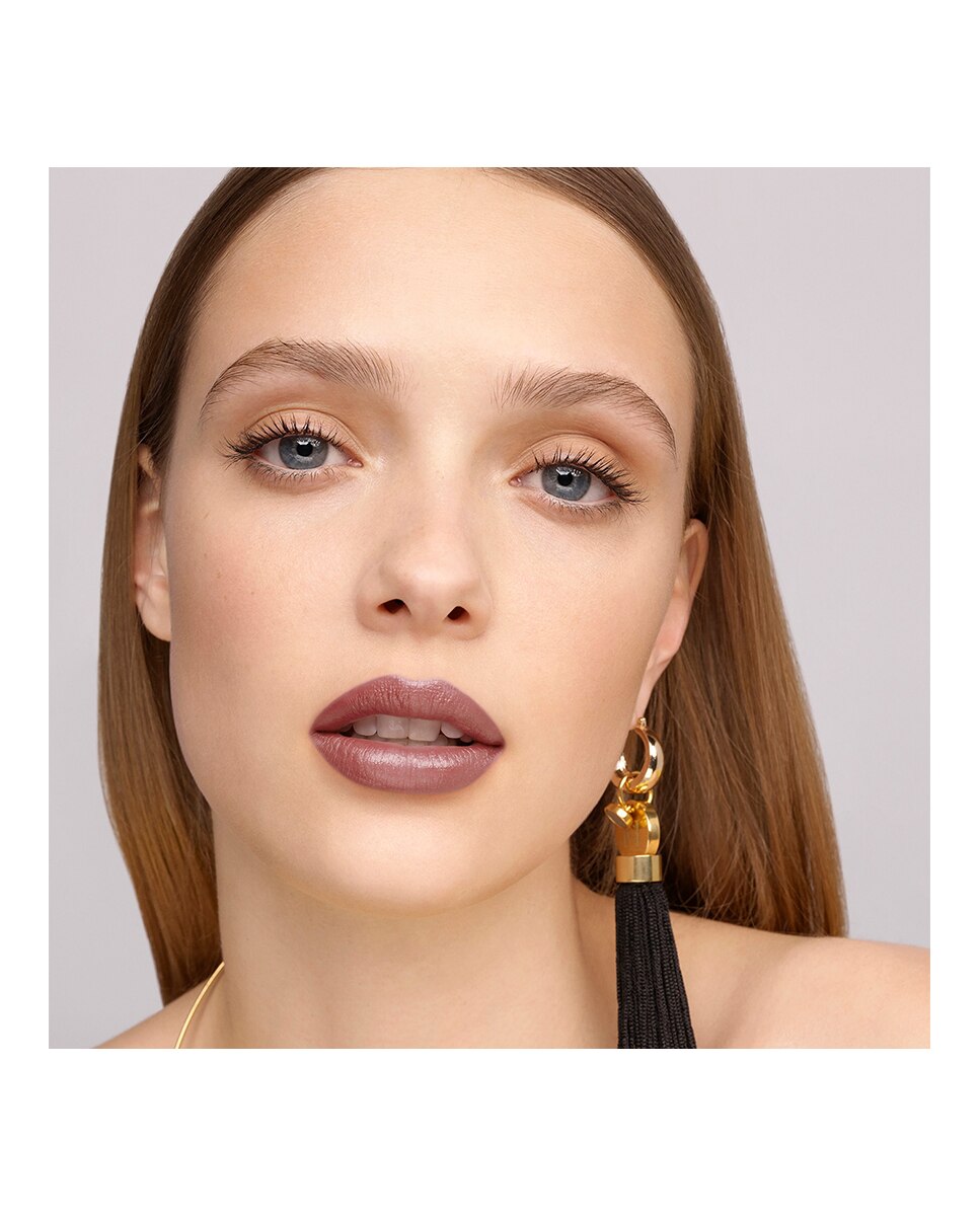 Barra de Labios Fabulous Kiss The Lipstick Efecto Satinado Carolina Herrera - 374 Mauve Glam 374 Mauve Glam-5