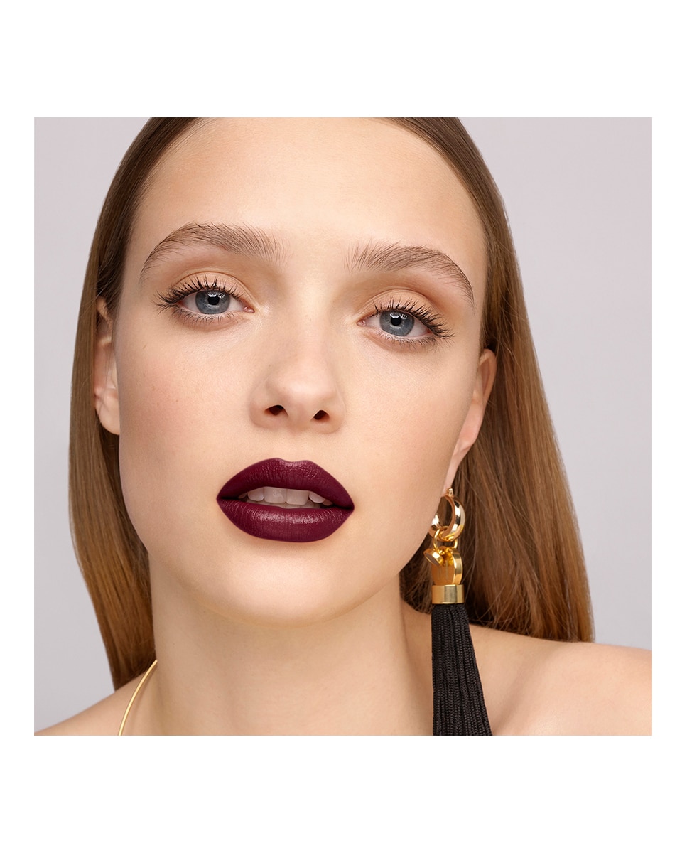 Barra de Labios Fabulous Kiss The Lipstick Efecto Satinado Carolina Herrera - 315 Obsessively Plum 3,5 g 395 Purple Drama-6