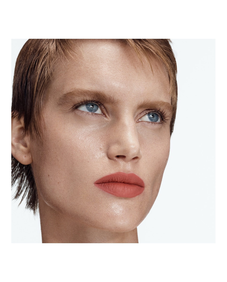 Imagen 5 de Barra de labios líquida Lipstick Mate Byredo - Matte Space in Between 161 Matte Space in Between 161