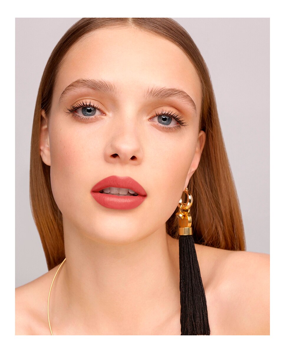 Barra de Labios Mate Fabulous Kiss Carolina Herrera - NUDE COUTURE 742 3,5 g NUDE COUTURE 742-5