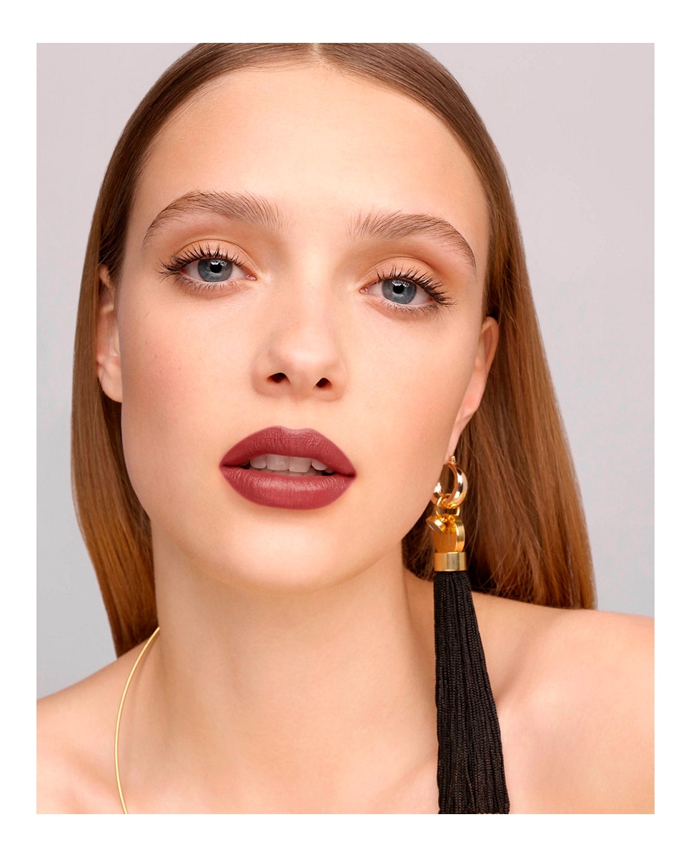 Imagen 5 de Barra de Labios Satinada Fabulous Kiss Carolina Herrera - 342 MOKA CRAZE 3,5 g 342 MOKA CRAZE