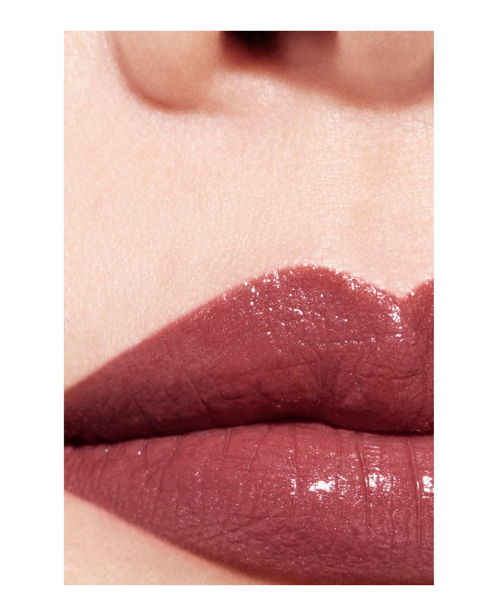 CHANEL ROUGE COCO LA BARRA DE LABIOS SATINADA DE LARGA DURACIÓN, TRATAMIENTO HIDRATANTE Y ALISANTE - 134 ÉDIMBOURG 134 ÉDIMBOURG-4