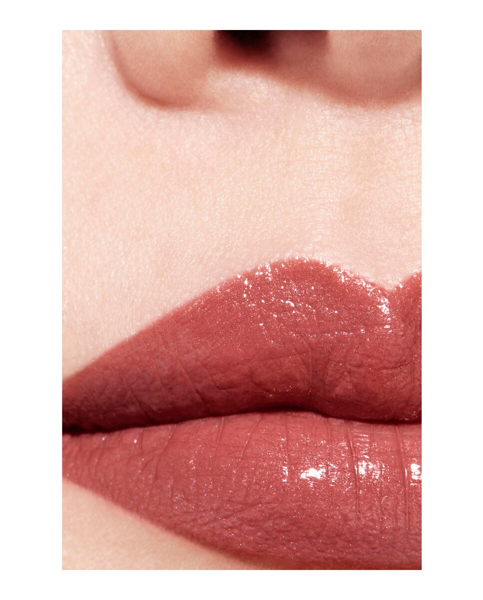 CHANEL ROUGE COCO LA BARRA DE LABIOS SATINADA DE LARGA DURACIÓN, TRATAMIENTO HIDRATANTE Y ALISANTE - 105 MAYFAIR 105 MAYFAIR-4