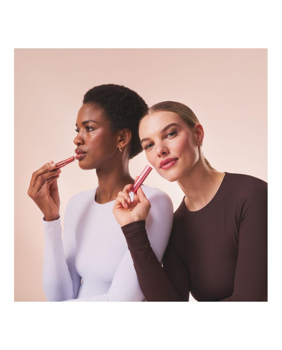 Ultra Shine Gloss Stick - Cheeky Brillo de Labios 4