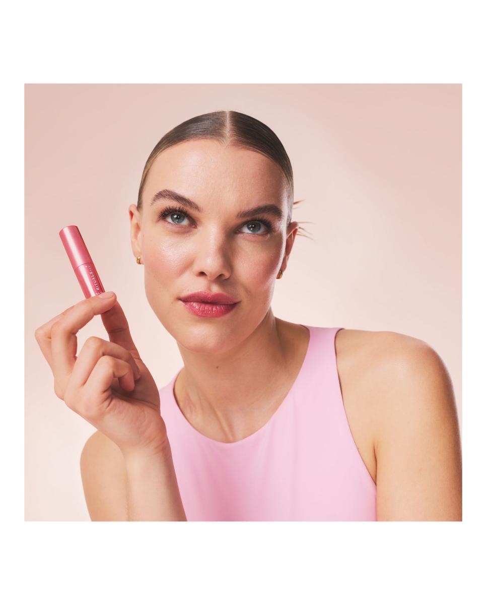 Ultra Shine Gloss Stick - Cheeky Brillo de Labios 5