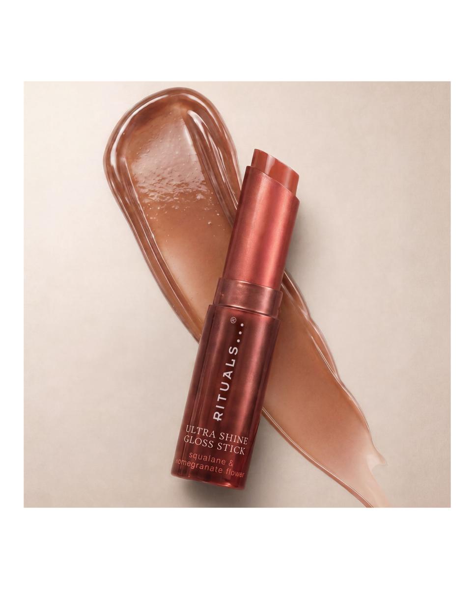 Ultra Shine Gloss Stick - Blushed Almond Brillo de Labios 4