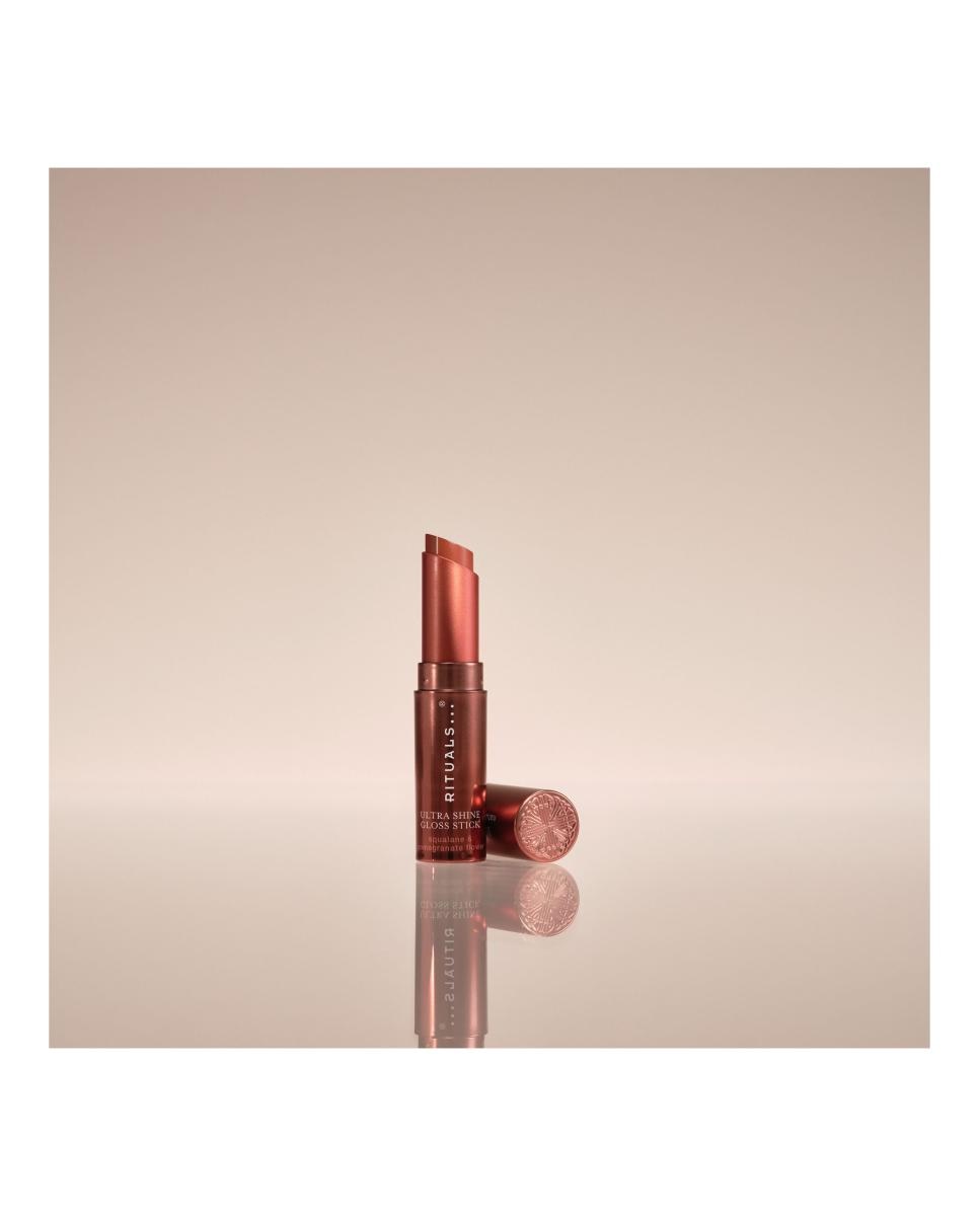 Ultra Shine Gloss Stick - Blushed Almond Brillo de Labios 6