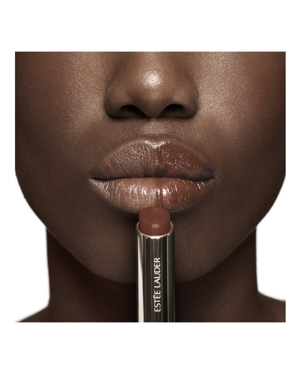 Bálsamo labial con color HydraPlump Estee Lauder - Clove Cushion Clove Cushion-5