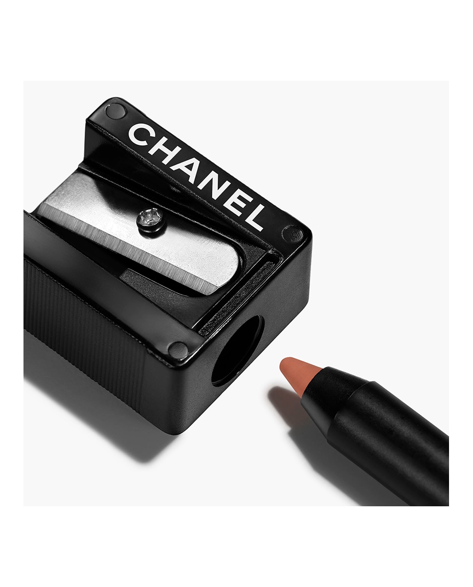 Imagen 4 de CHANEL LE CRAYON LÈVRES LÁPIZ CONTORNO DE LABIOS DE LARGA DURACIÓN - BEIGE FAUVE BEIGE FAUVE