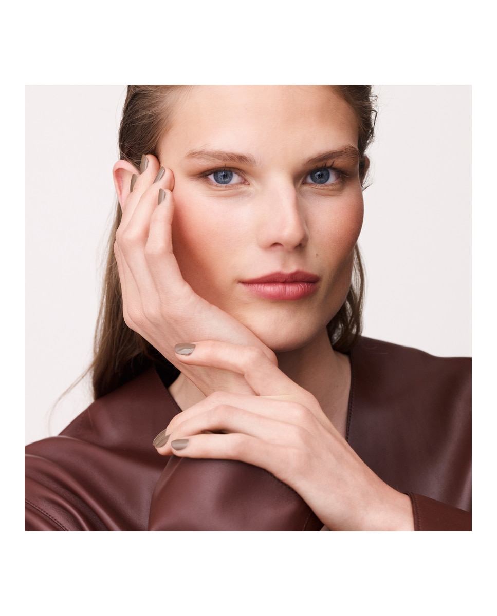 Laca de uñas Les Mains Hermès 80 Gris Étoupe 15 ml · El Corte Inglés