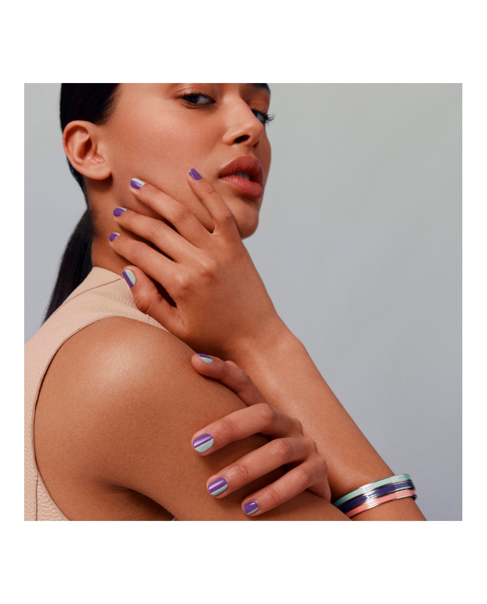 Esmalte Les Mains Hermès - 04 Rose Papillon  15 ml 44 Iris Violetta -4