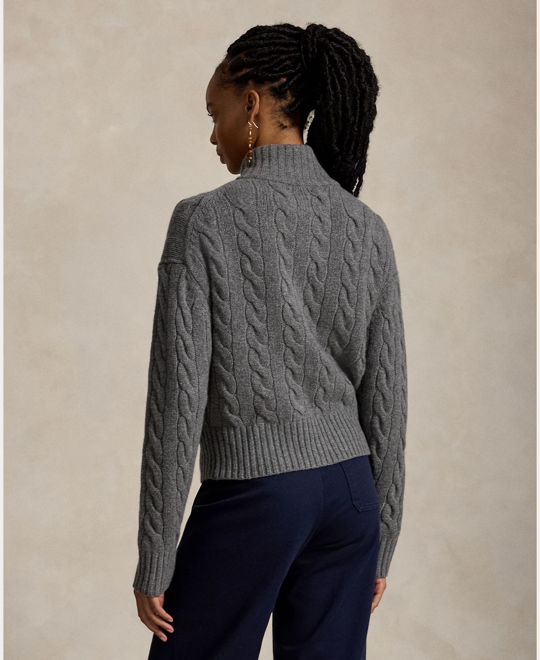 Imagen 4 de Jersey de mujer de lana y cachemira en punto de ochos - Polo Ralph Lauren - Gris oscuro Gris oscuro