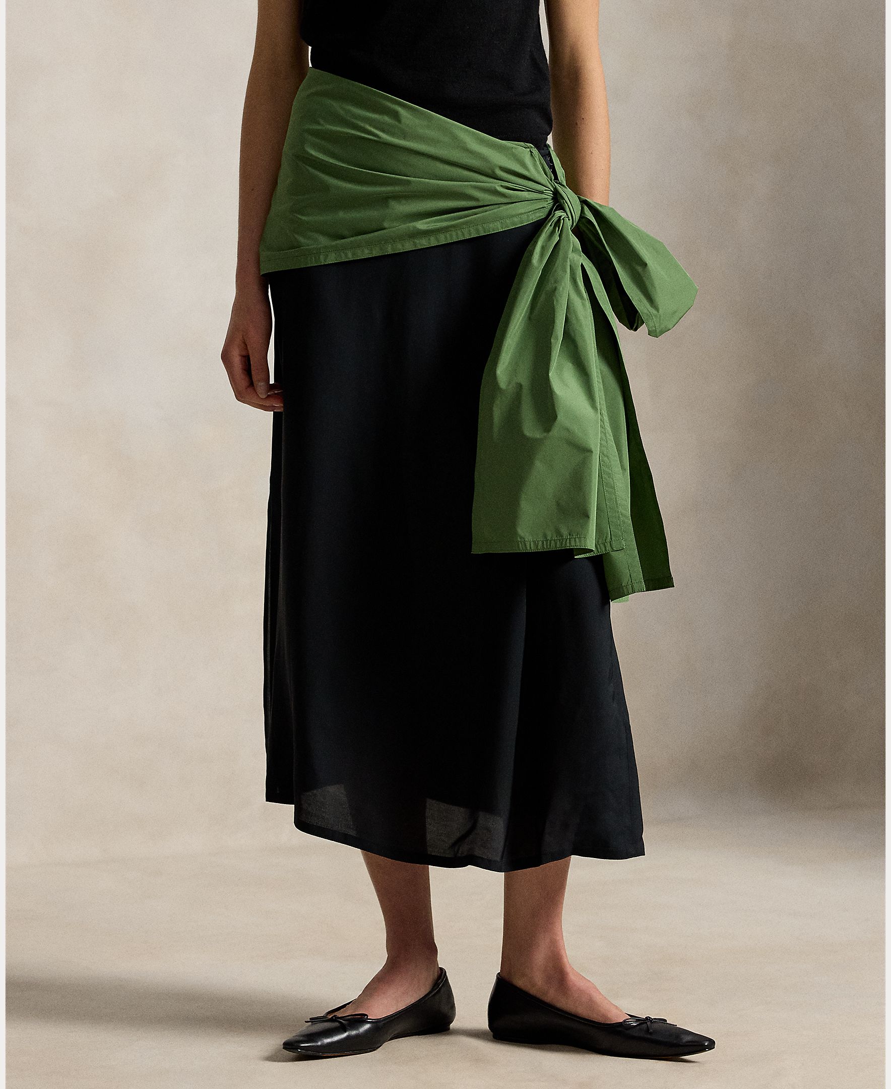 Saia Midi Evasê com Laço Preto-2