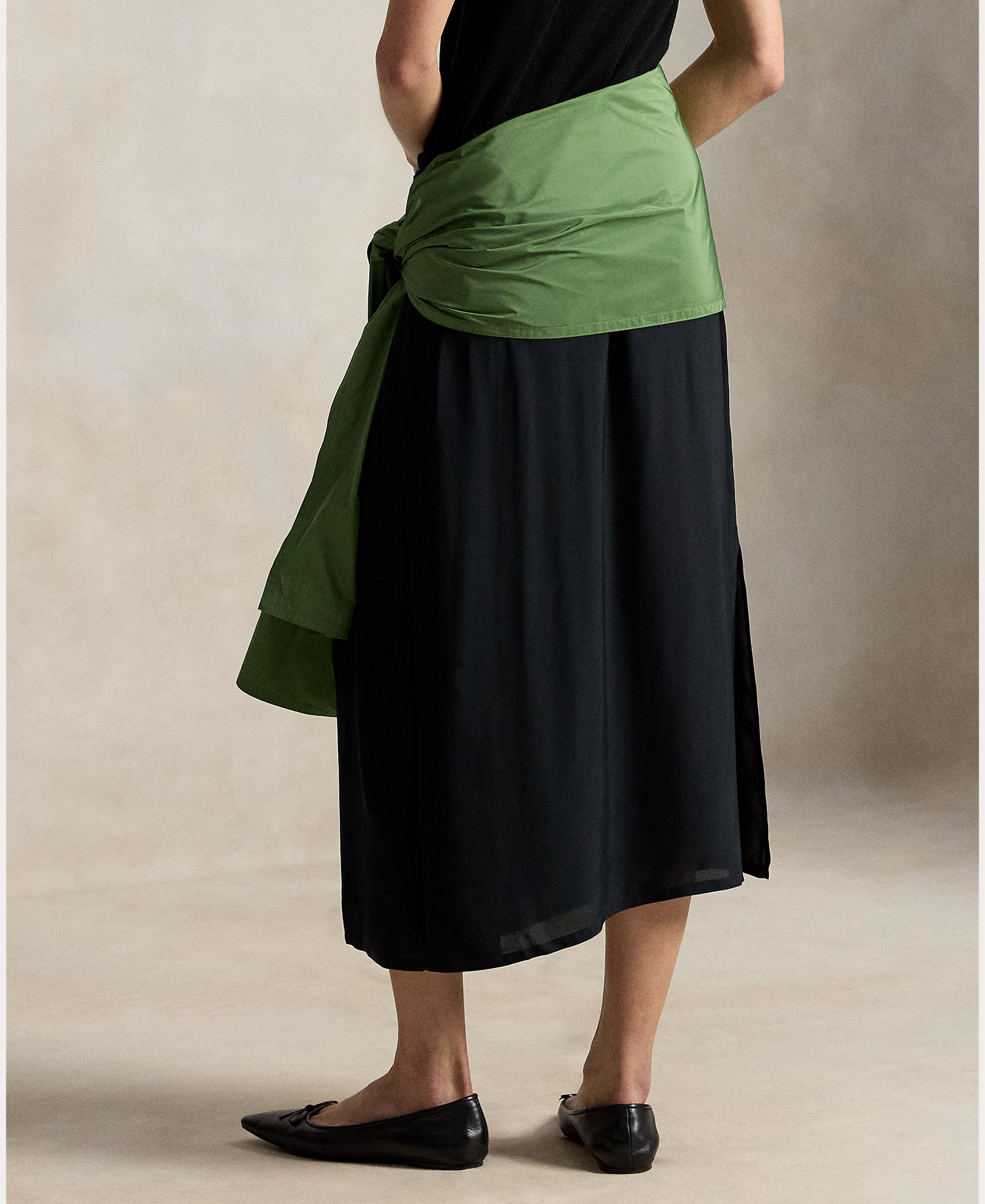 Saia Midi Evasê com Laço Preto-3
