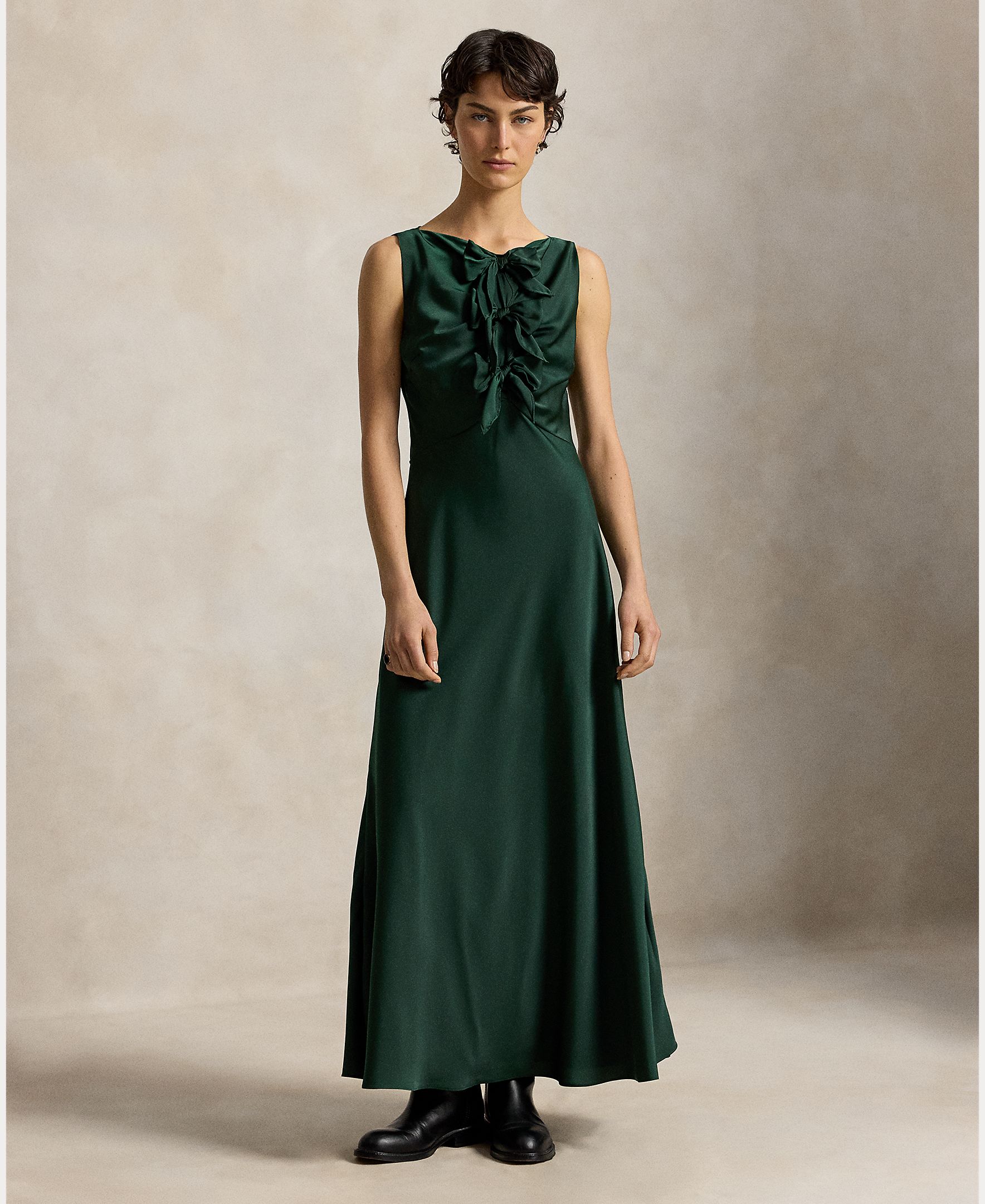 Imagem 0 de Vestido Midi de Cetim sem Mangas