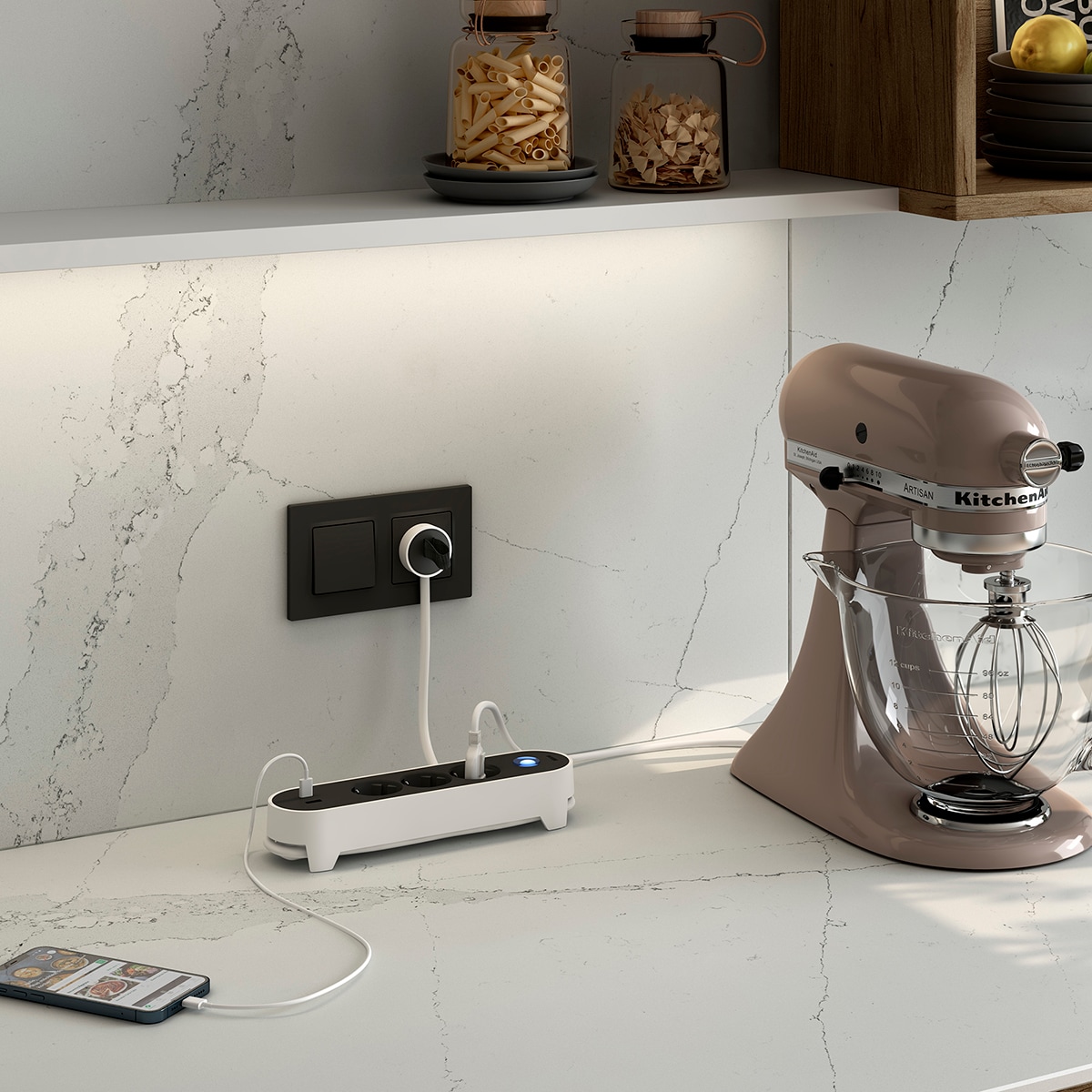 Base múltiple Plug 2 USB carga rápida 18W con interruptor y clavija extraplana Simon Blanco - Negro-8