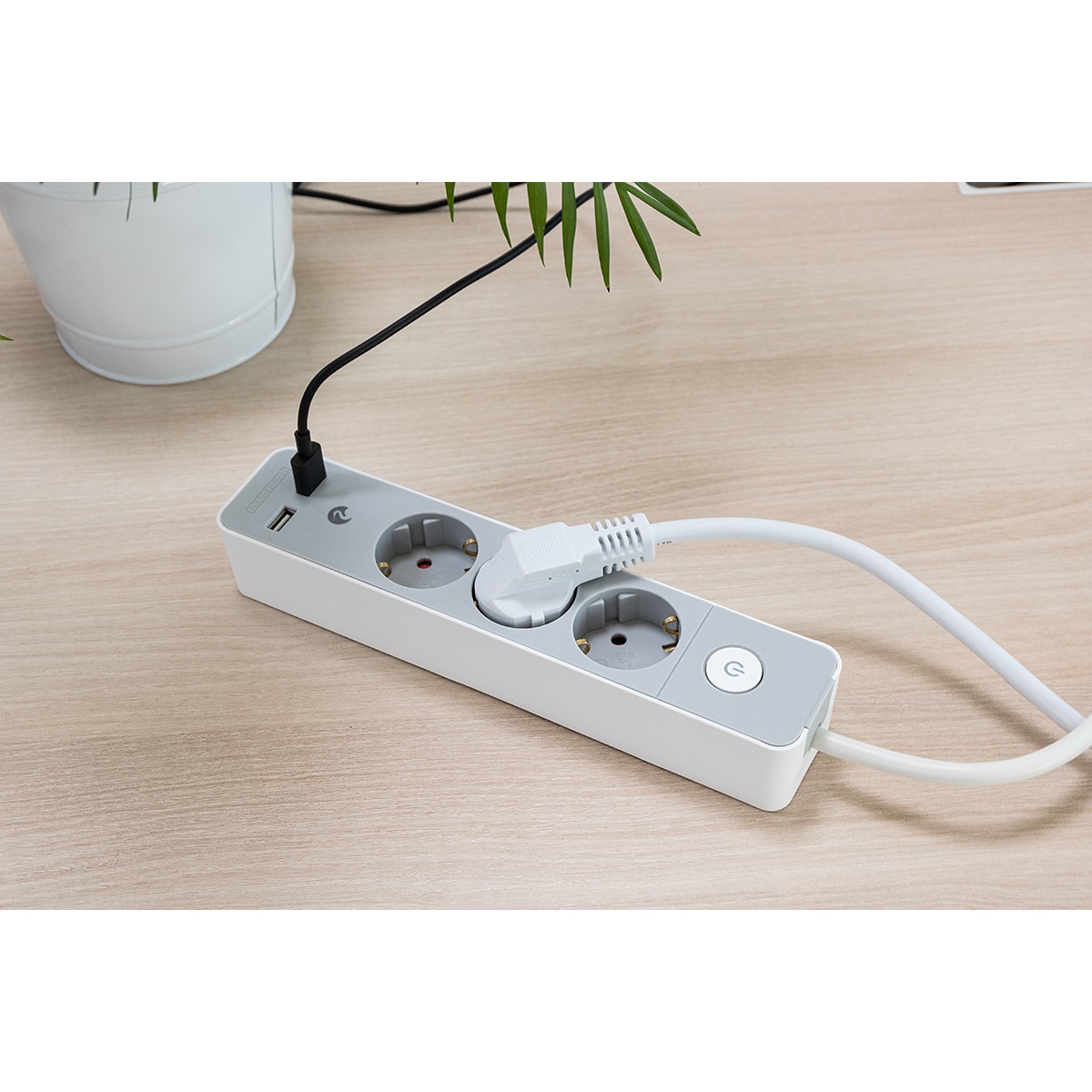 Regleta 5 Tomas Schuko con Enchufe Plano Design 1,4 m + 2 USB + Interruptor Gris-2