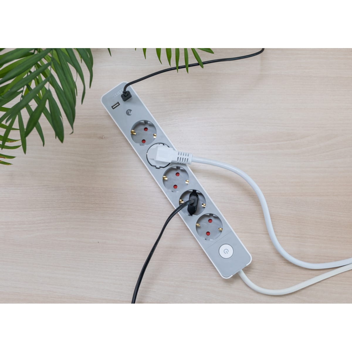 Regleta 5 Tomas Schuko con Enchufe Plano Design 1,4 m + 2 USB + Interruptor Gris-5